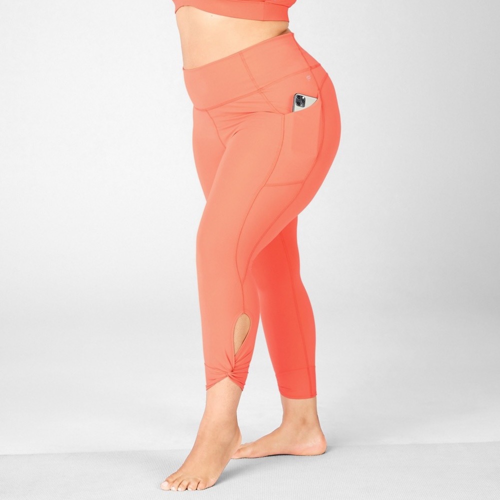 Fabletics Oasis High-Waisted Twist 7/8